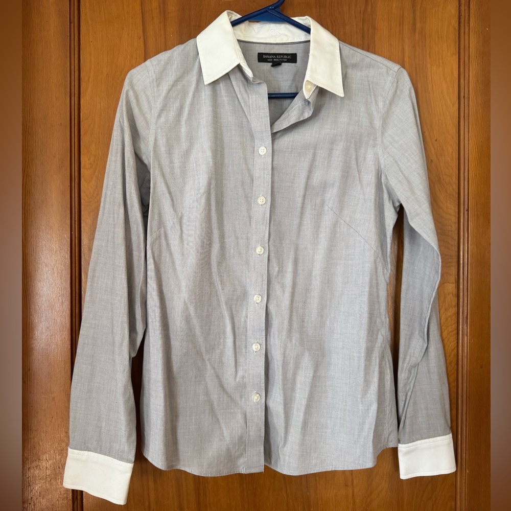 BR Non-Iron Fitted Grey Button Down with White Collar & Cuffs
